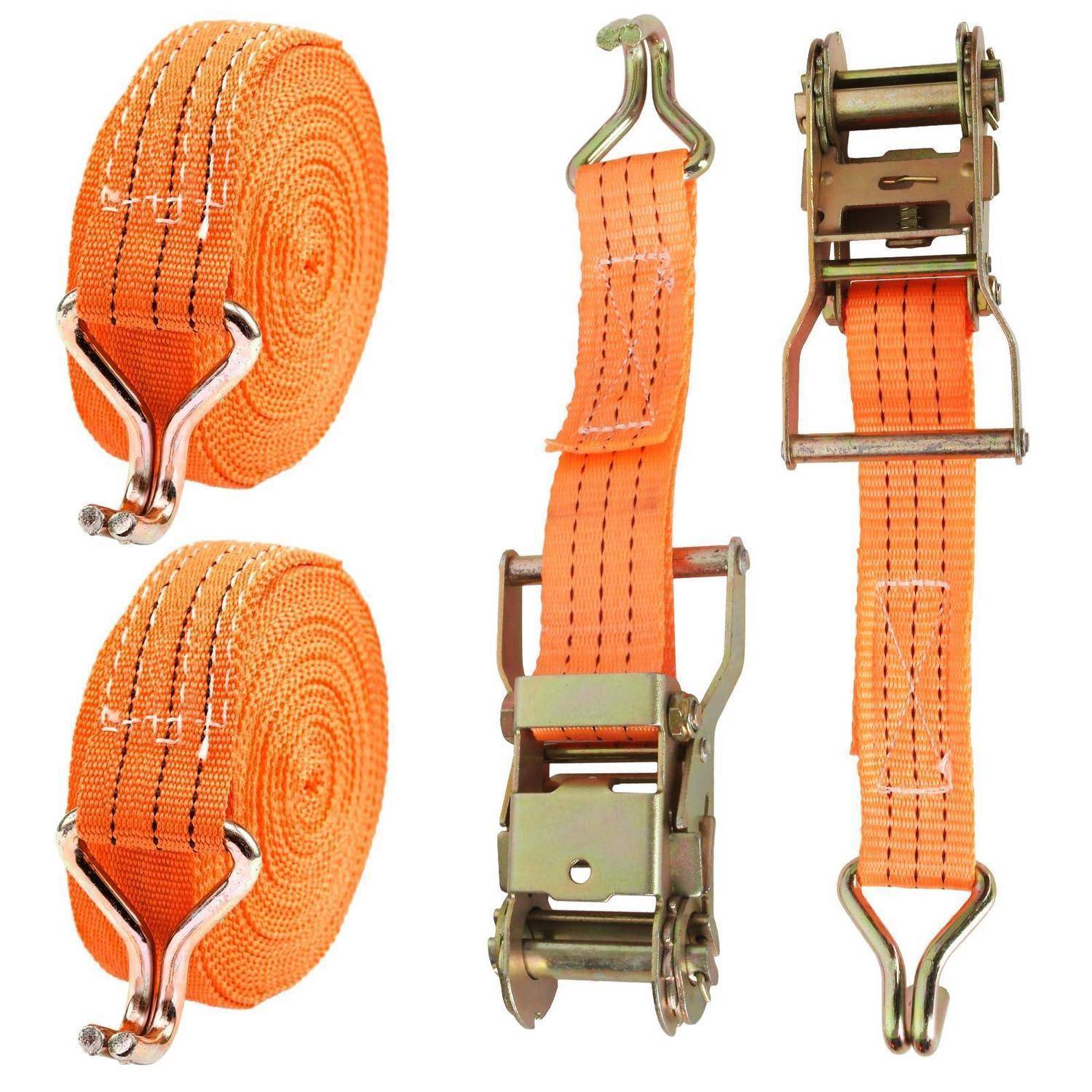 Orange-Ratschengurte, gerollt gezeigt, mit Metallratschenschnallen und Haken auf weißem Hintergrund.