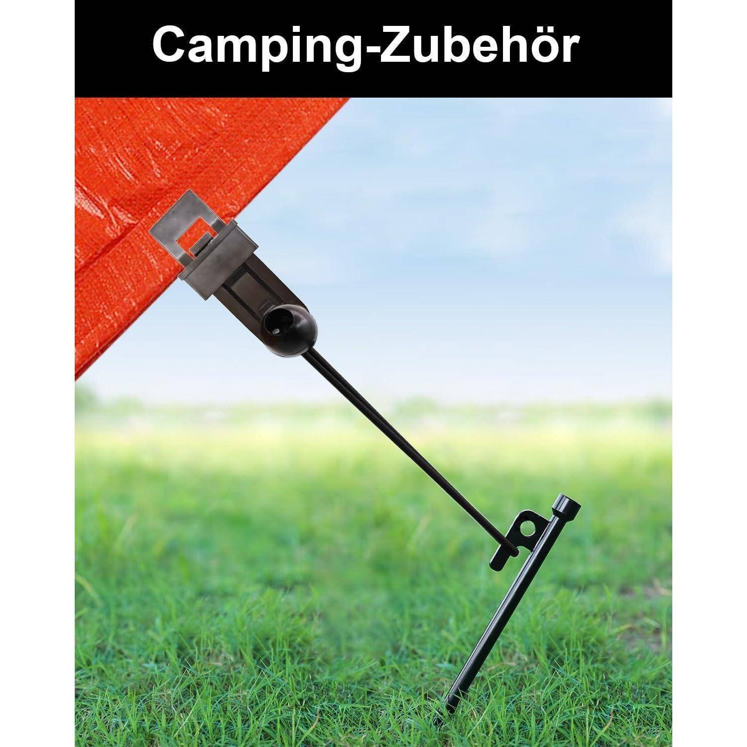 Campingzubehör: schwarzer Stützpfosten und Abspannseil, das eine rote Plane oder Zeltkante im Freien auf Gras hält.