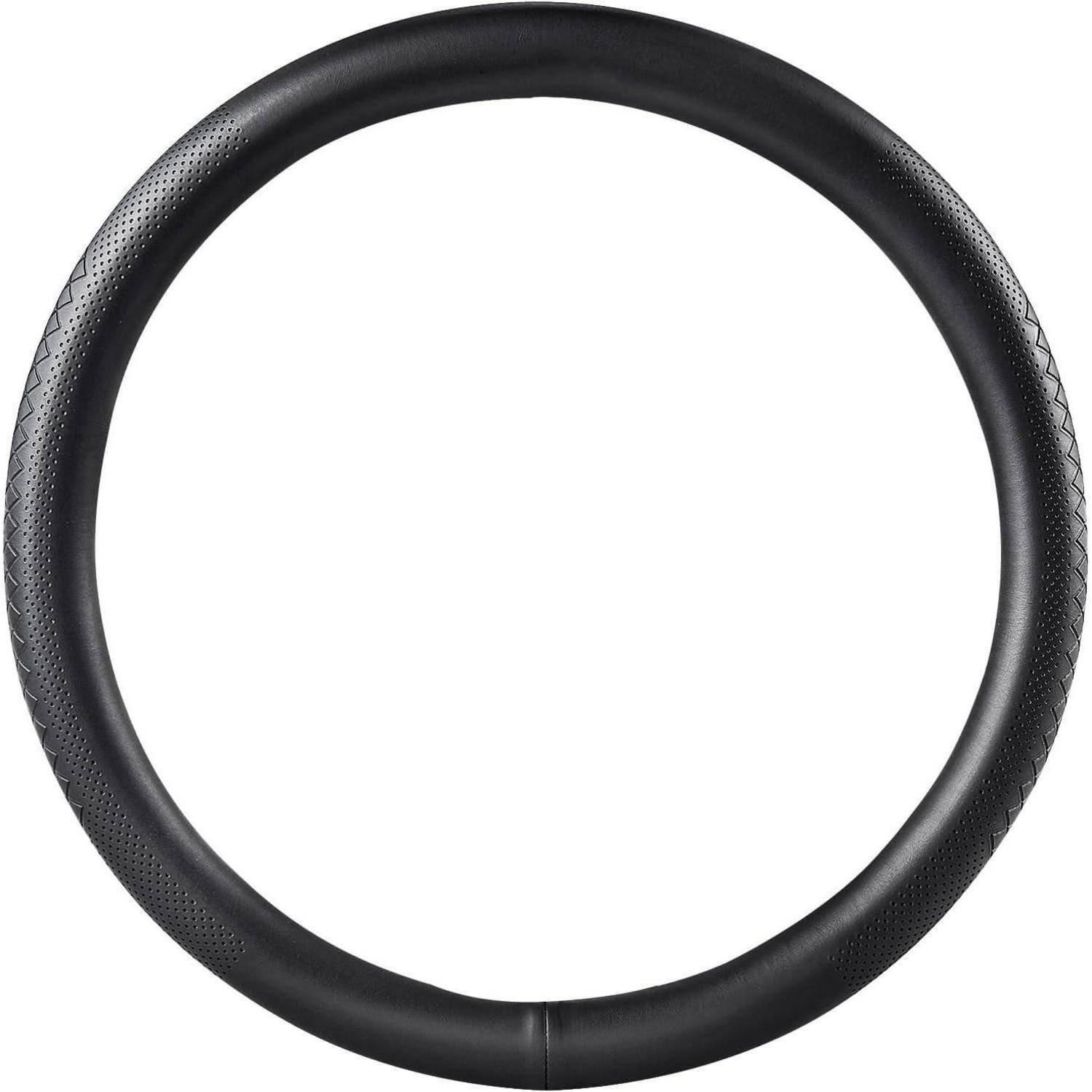 Schwarzer strukturierter kreisförmiger Ring, wahrscheinlich eine Lenkradabdeckung, isoliert auf weißem Hintergrund gezeigt.