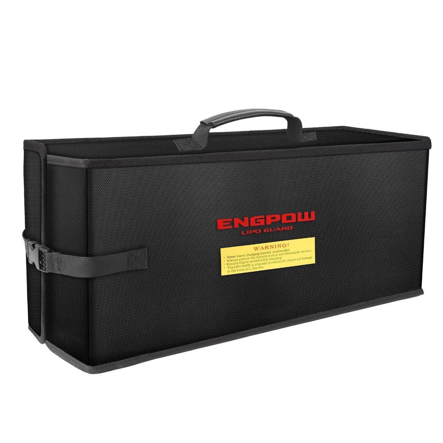 Schwarzer rechteckiger Transportkoffer mit Griff und Riemen, beschriftet mit „ENGPOW LIPO GUARD