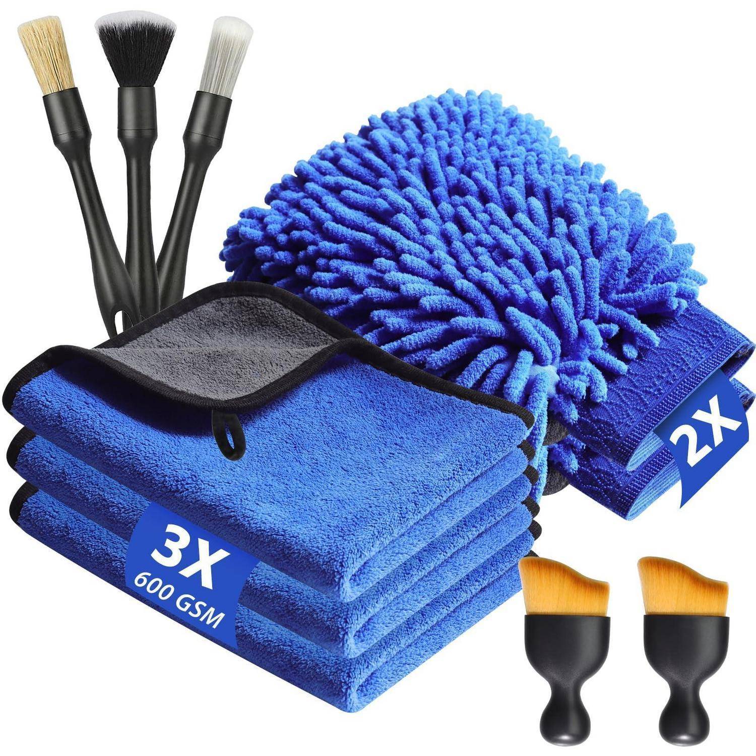 Blaue Microfaser-Reinigungstuchabsatz mit drei Detaillierungsbürsten, beschriftet mit „3X 600 GSM