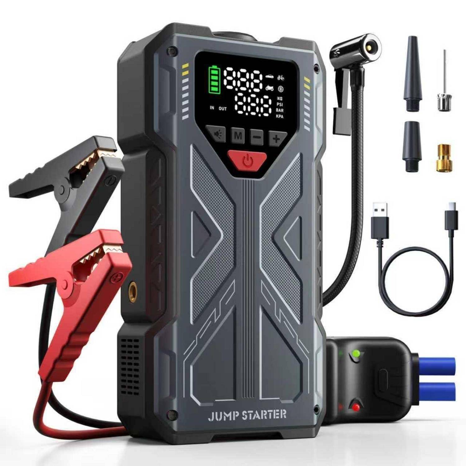 Tragbarer Starthilfe-Booster mit digitalem Display, Überbrückungsklemmen, Luftschlauch, USB-Ladekabel und mehreren Aufblas-Düsen/Zubehör.