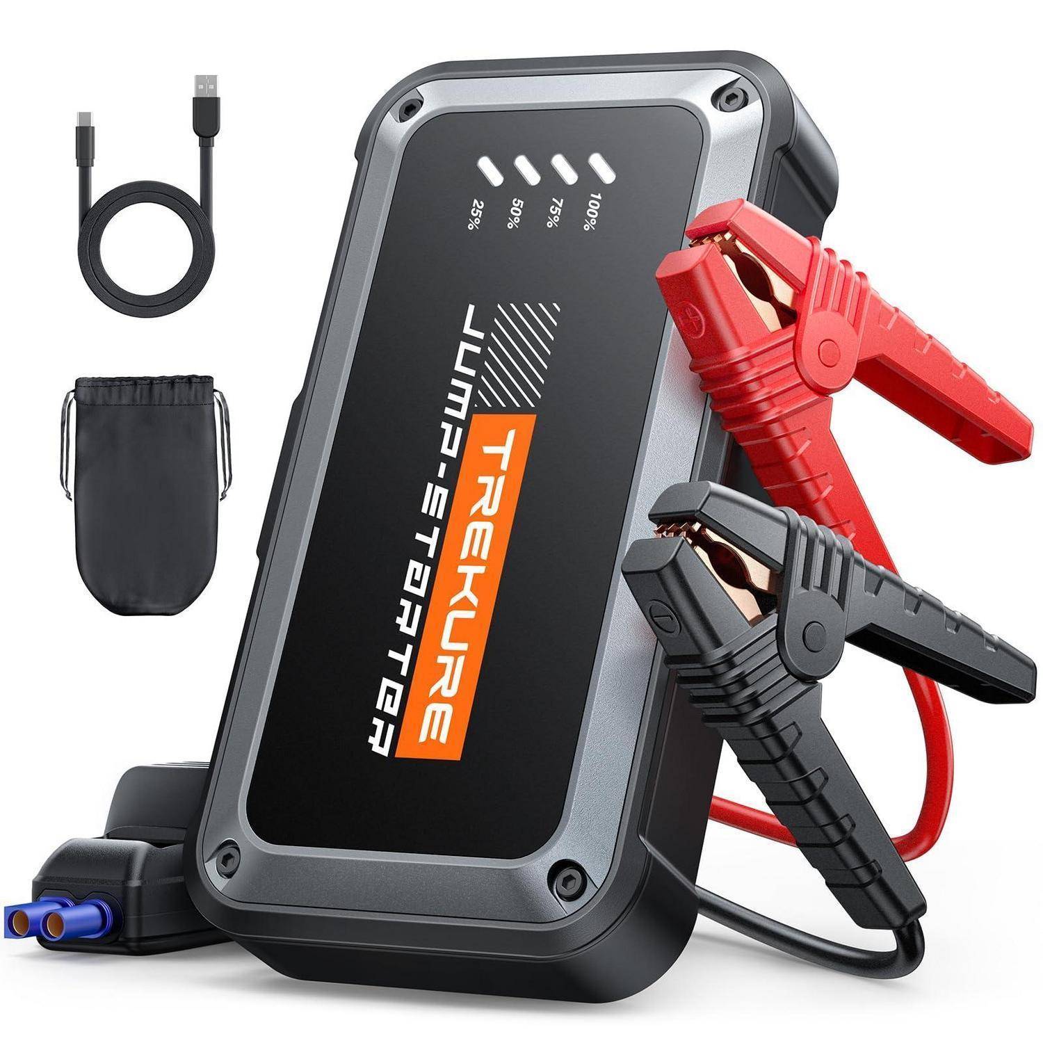 Tragbarer TREKURE Starthilfegerät mit roten und schwarzen Klemmen, USB-Kabel und Tragetasche, dargestellt als Autobatterieverstärker-Set.