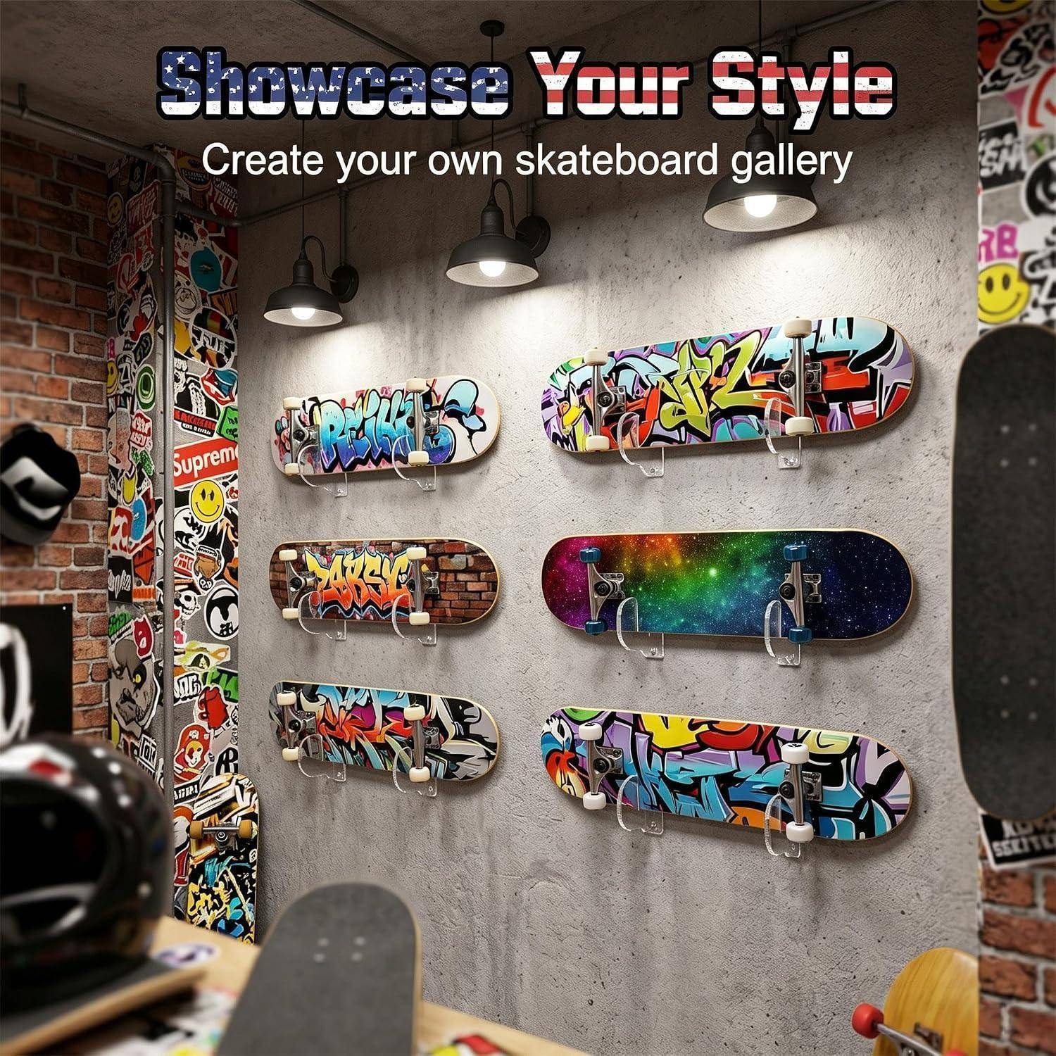 Werbebild einer Skateboard-Ausstellungswand mit sechs farbenfrohen Decks, die unter dem Text „Zeige deinen Stil