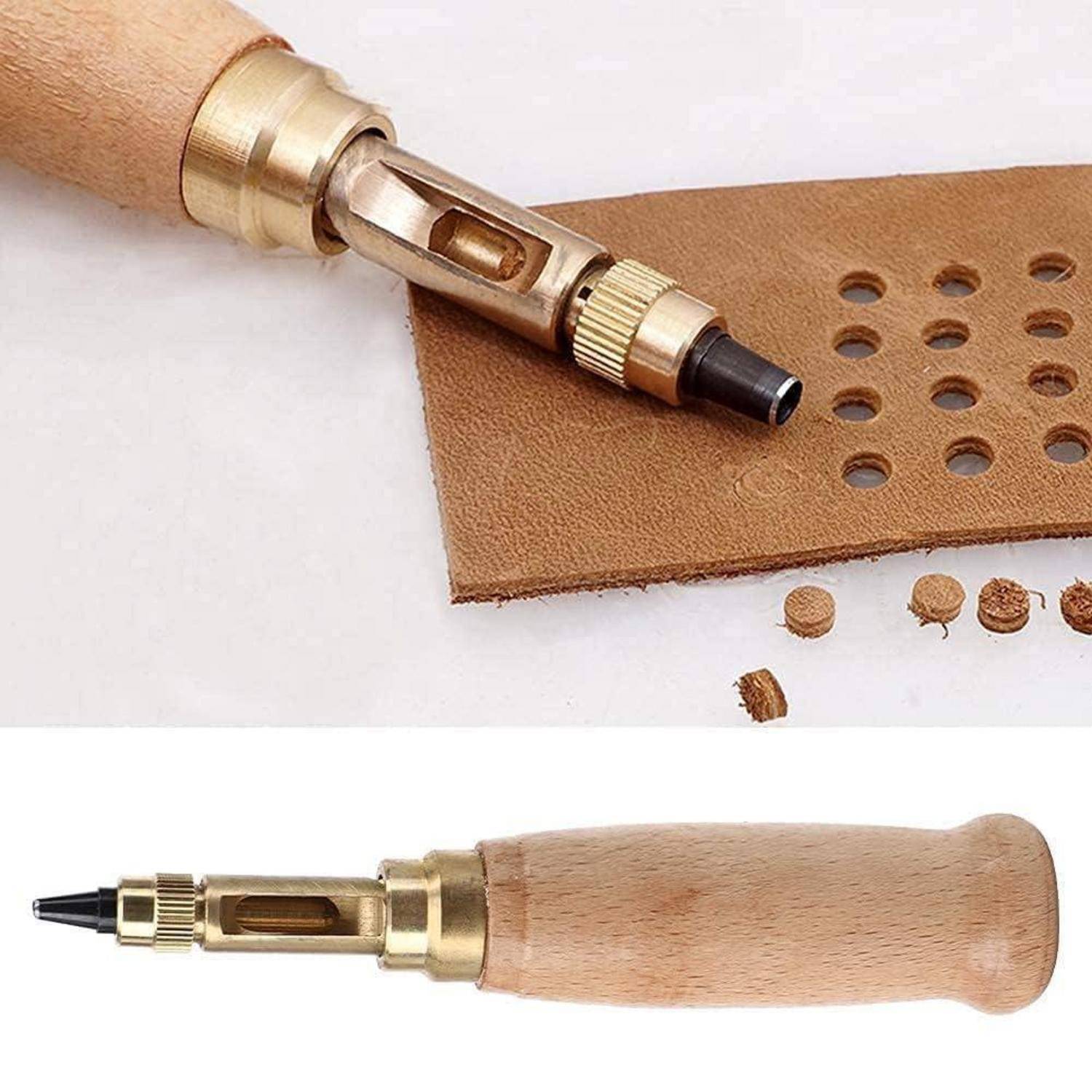 Tragbares Lederlocheisen mit Holzgriff, dargestellt beim Stanzen sauberer runder Löcher in einen Lederstreifen und in einer vollständigen Produktansicht.