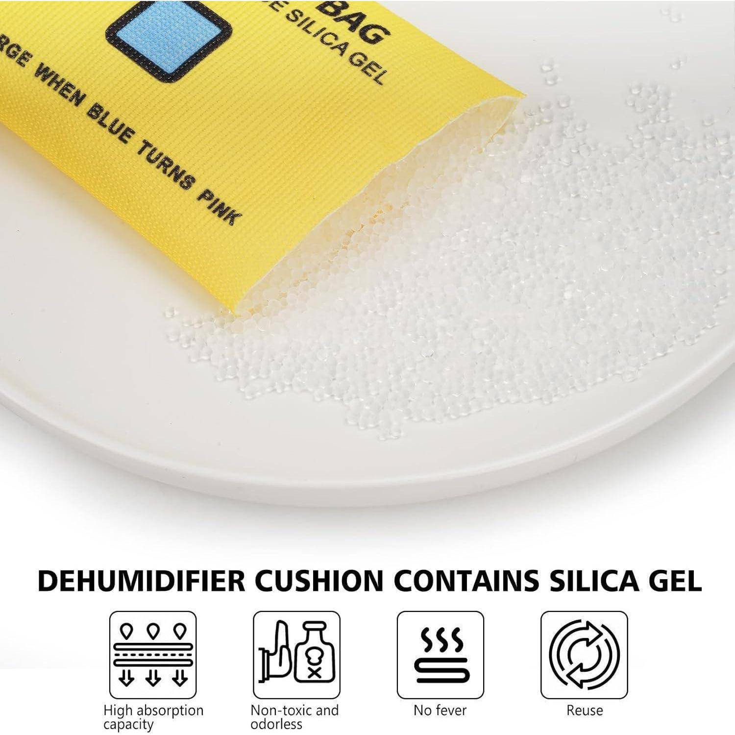 Gelbliches Silicagel-Entfeuchter-Kissen, das durchsichtige Perlen auf einem weißen Teller verschüttet, mit Text darunter, der angibt, dass es Silicagel enthält und hohe Absorptionsfähigkeit aufweist, ungiftig ist, keine Wärmeentwicklung hat, und Wiederverwendungssymbole zeigt.