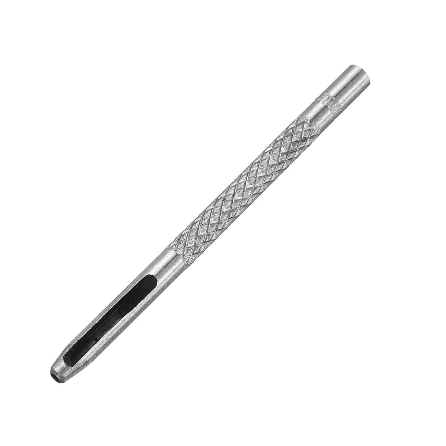 Metallisches zylindrisches Handwerkzeug mit gerilltem Griff und Schlitzspitze, gezeigt auf einfachem weißem Hintergrund.