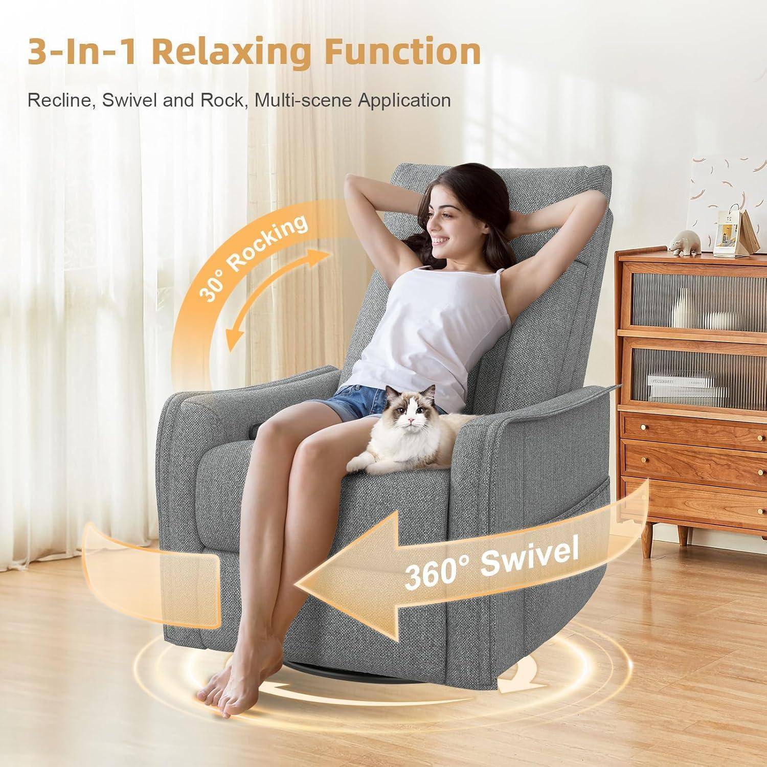 Frau, die sich in einem grauen Relaxsessel mit einer Katze entspannt und 3-in-1-Funktionen zeigt: Verstellung, 360°-Drehung und 30°-Schaukelbewegung.