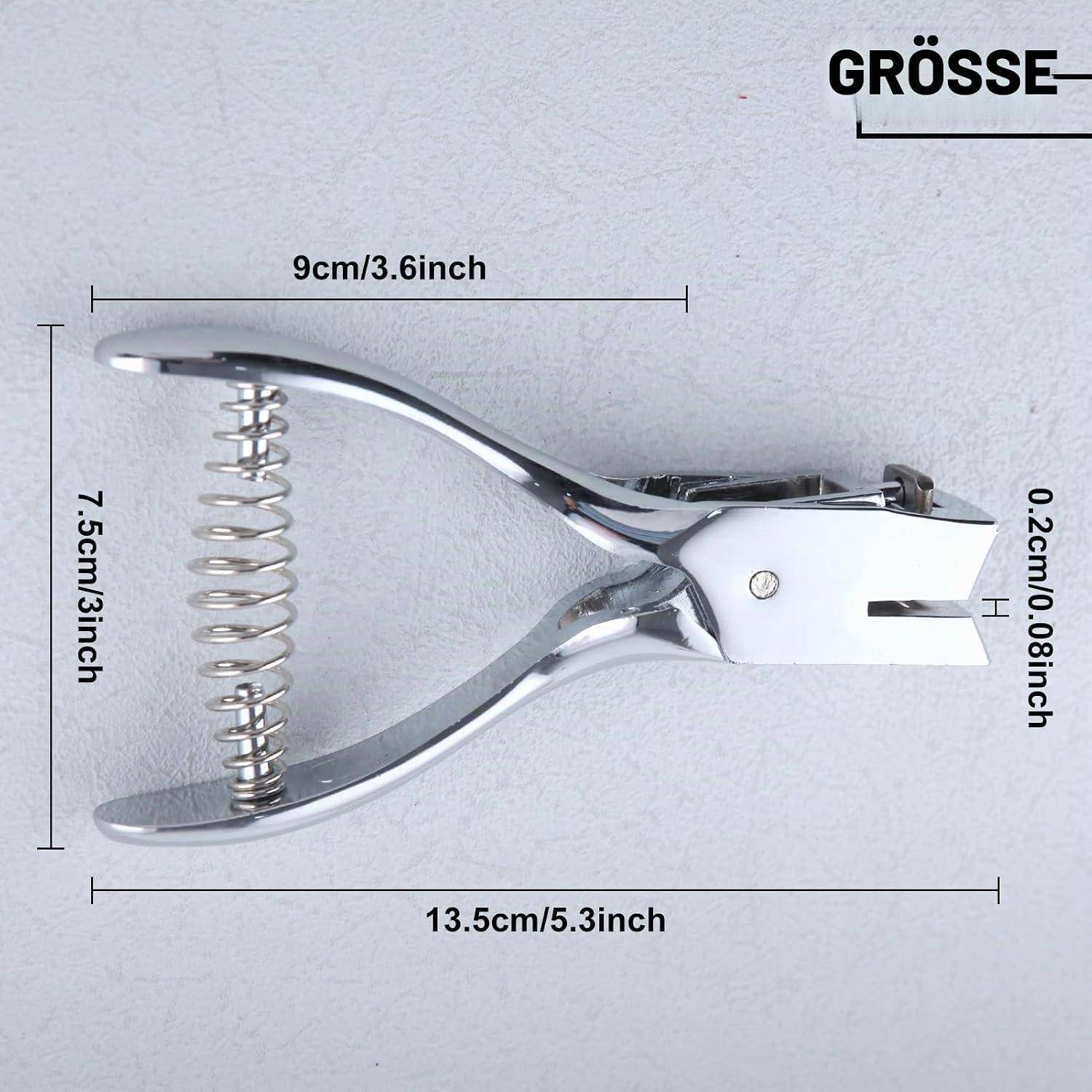 Produktgrößendiagramm einer Metallfederklemme mit den Maßen: 13,5 cm lang, 7,5 cm hoch, 9 cm breit und 0,2 cm dick.