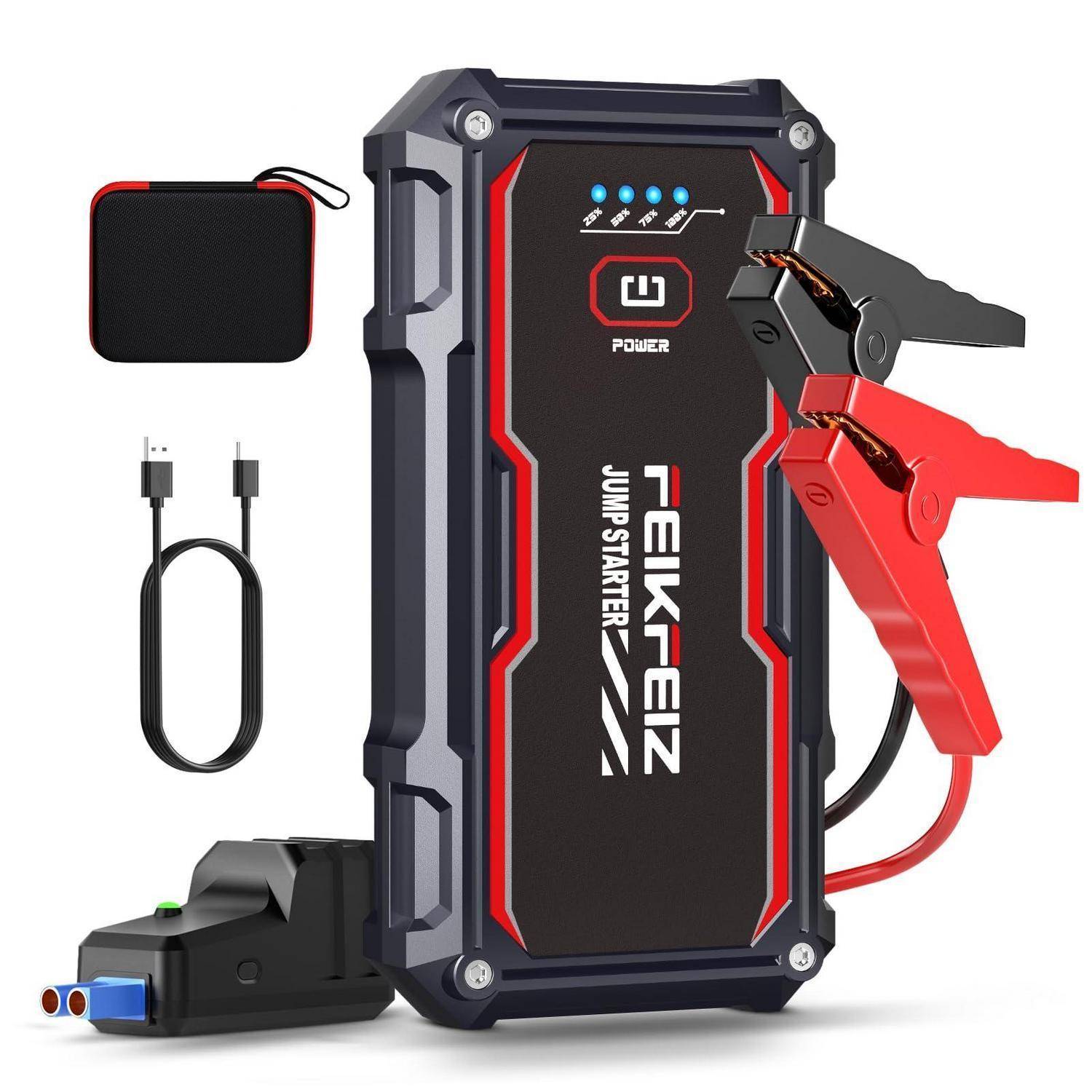 Tragbarer Starthilfegerät mit angebrachten roten und schwarzen Batterieklemmern, USB-Ladekabel, Transporttasche und Fahrzeugadapter/Zubehör.