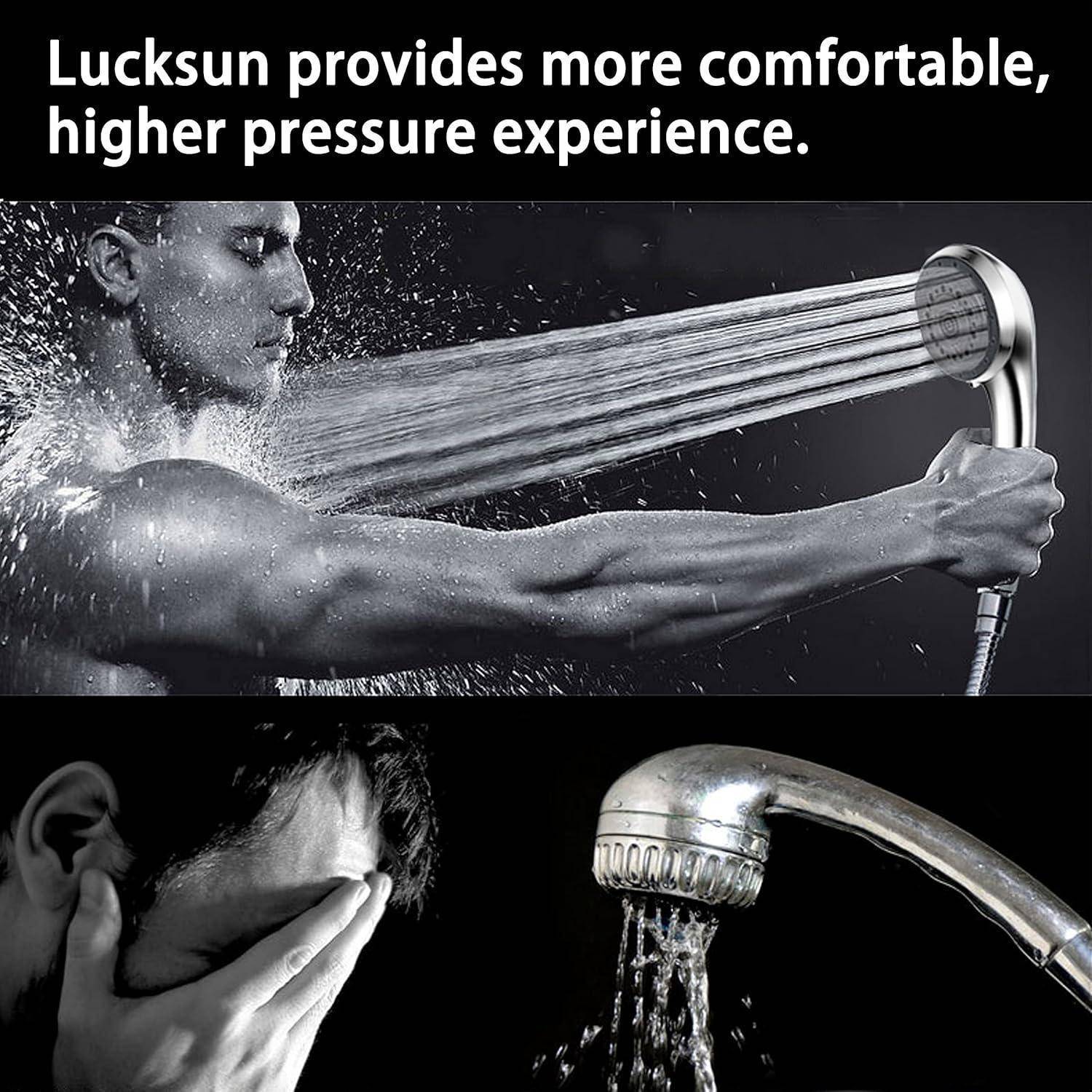 Anzeige für Lucksun-Duschkopf mit starkem, breitem Wasserspray und einem Mann, der sich an einer stärkeren Dusche erfreut; das untere Bild zeigt einen schwachen Duschstrahl zum Vergleich.