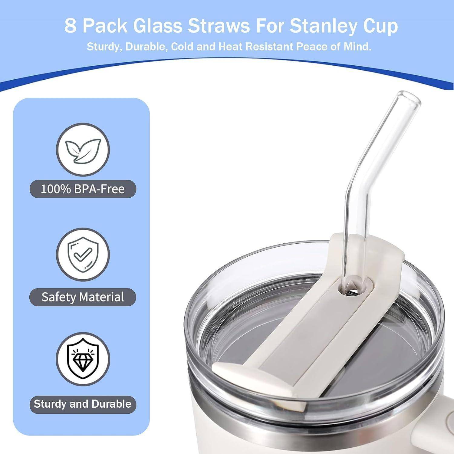 Produktbild von 8er-Pack Glastrinkhalmen für Stanley Cup, zeigt einen klaren gebogenen Halm mit Silikon-Zubehör und Angaben: „100% BPA-frei", „Sicheres Material"" und „Robust und langlebig"".