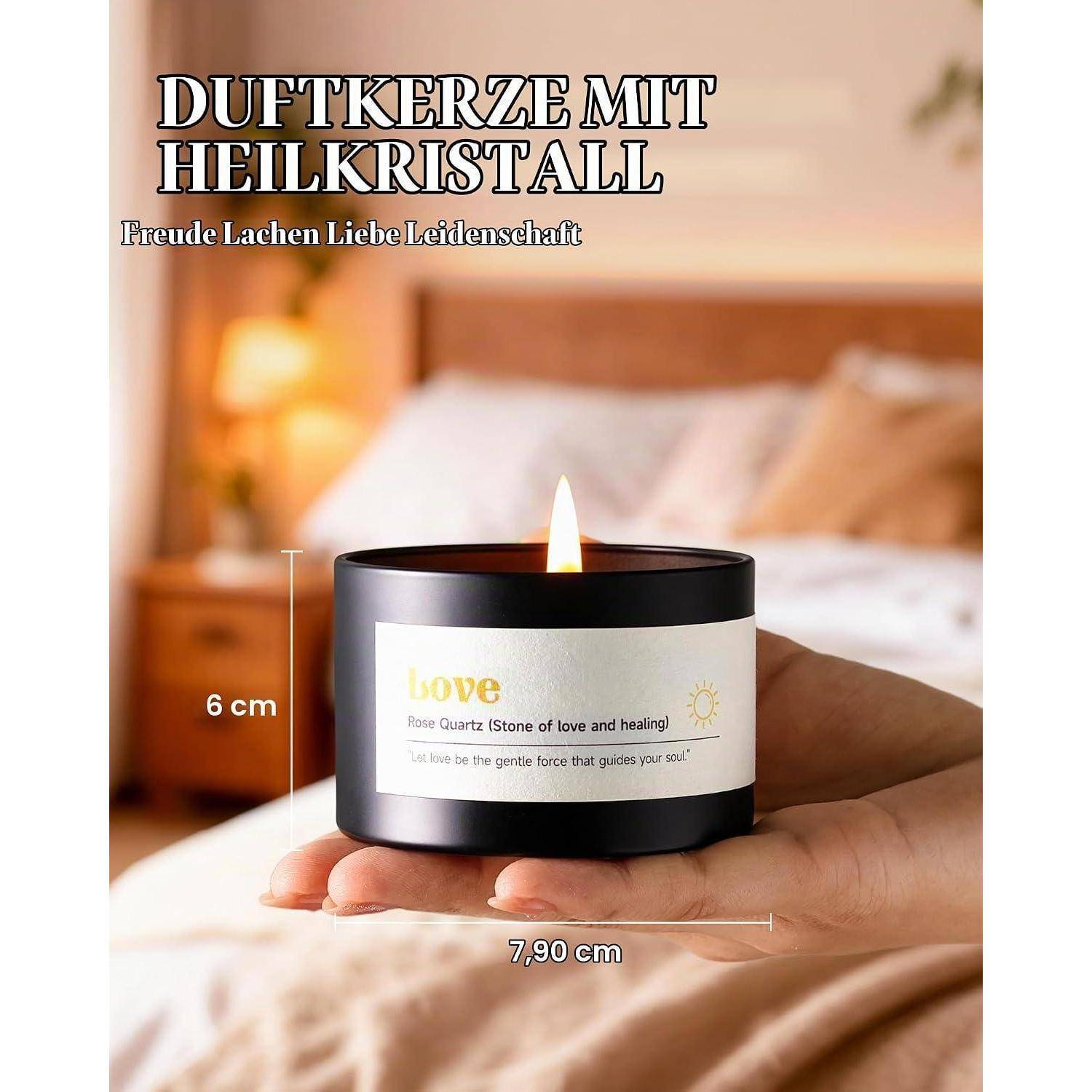 Brennende schwarze Duftkerze mit der Aufschrift „Liebe