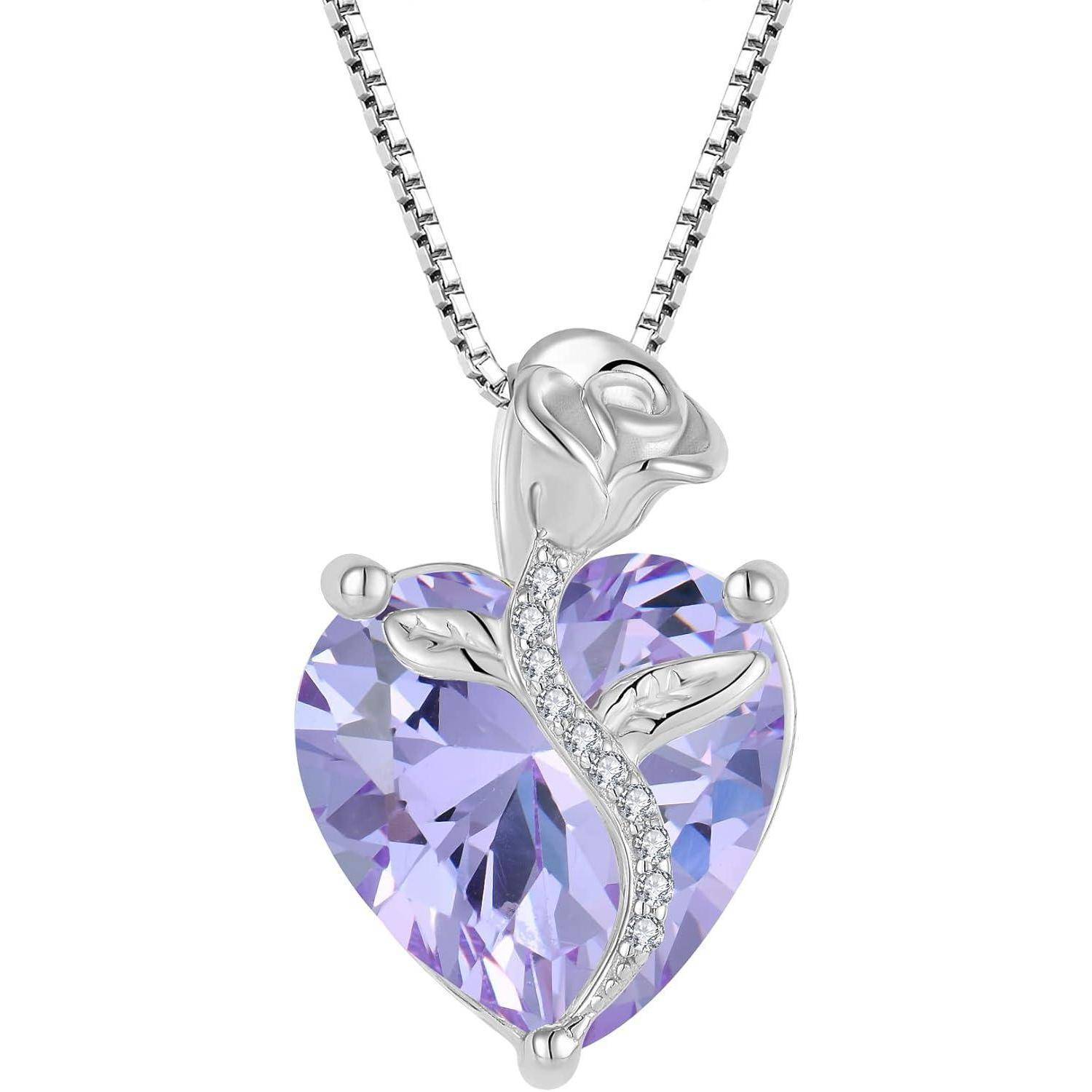 Silberrosenanhänger-Halskette mit herzförmigem violettem Edelstein und kleinen klaren Steinen, die den Stiel bilden.