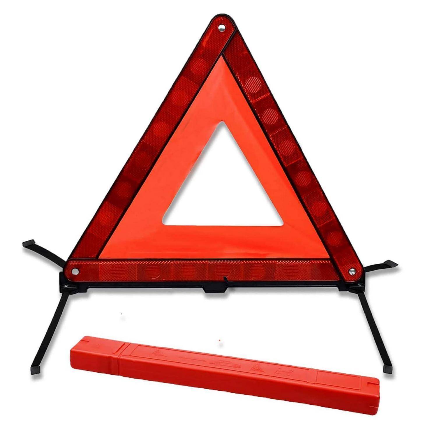 Rotes reflektierendes Warndreieck am Straßenrand mit ausgeklappbaren Beinen und roter Aufbewahrungstasche darunter auf weißem Hintergrund.