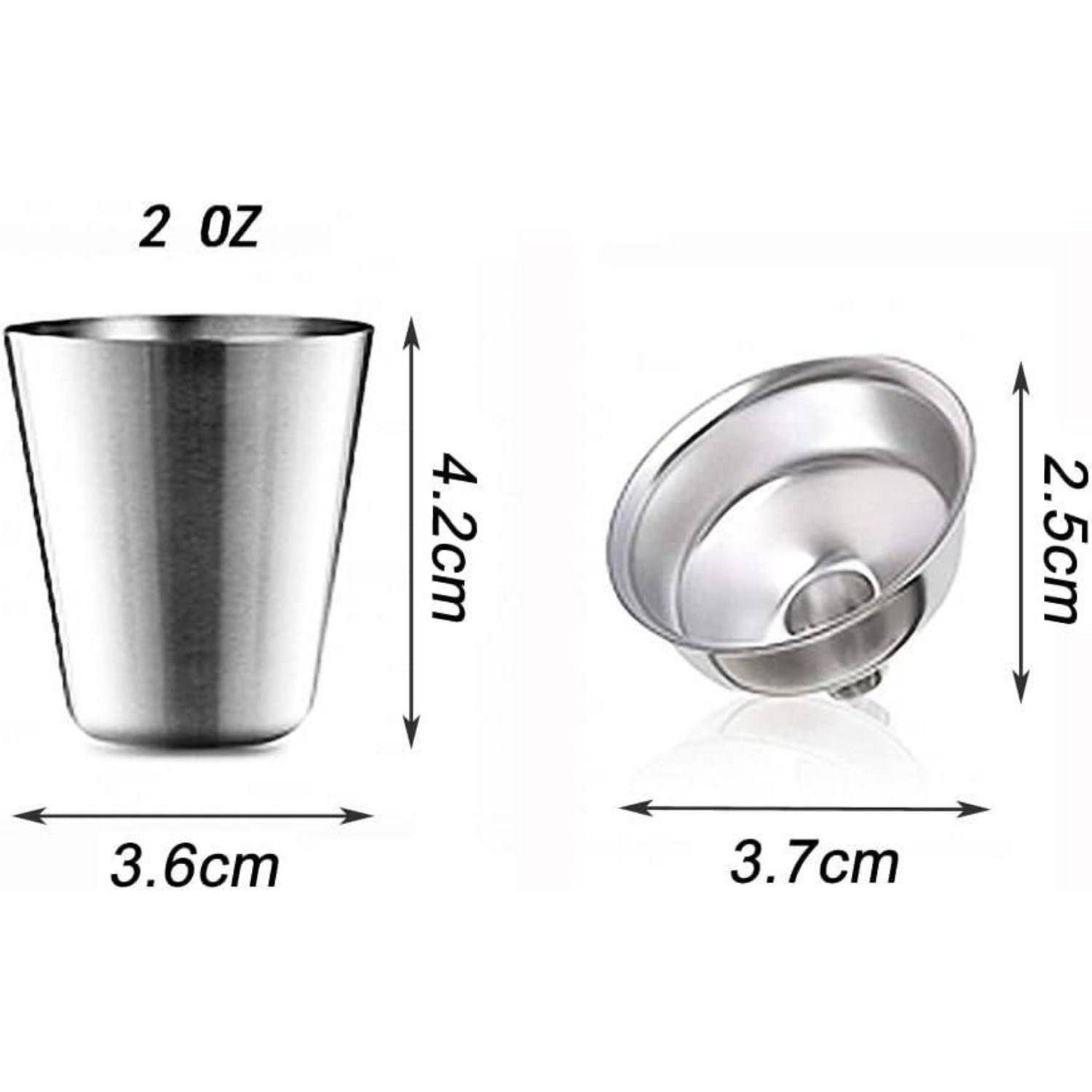 Zwei Edelstahl-Messebecher zu je 2 oz werden in Seiten- und Schrägansichten gezeigt, beschriftet mit 4,2 cm Höhe und 3,6 cm Breite, wobei einer 3,7 cm breit und 2,5 cm groß ist.