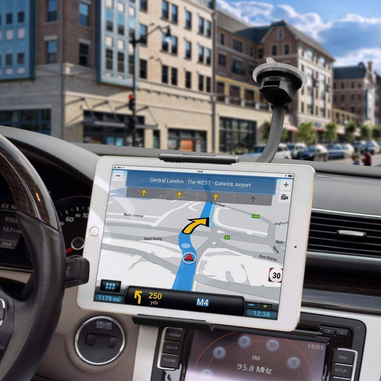 Autodashboard mit einem Tablet, das GPS-Navigation zu "Central London - The WEST - Gatwick Airport"" zeigt, und eine Route auf einer Karte.