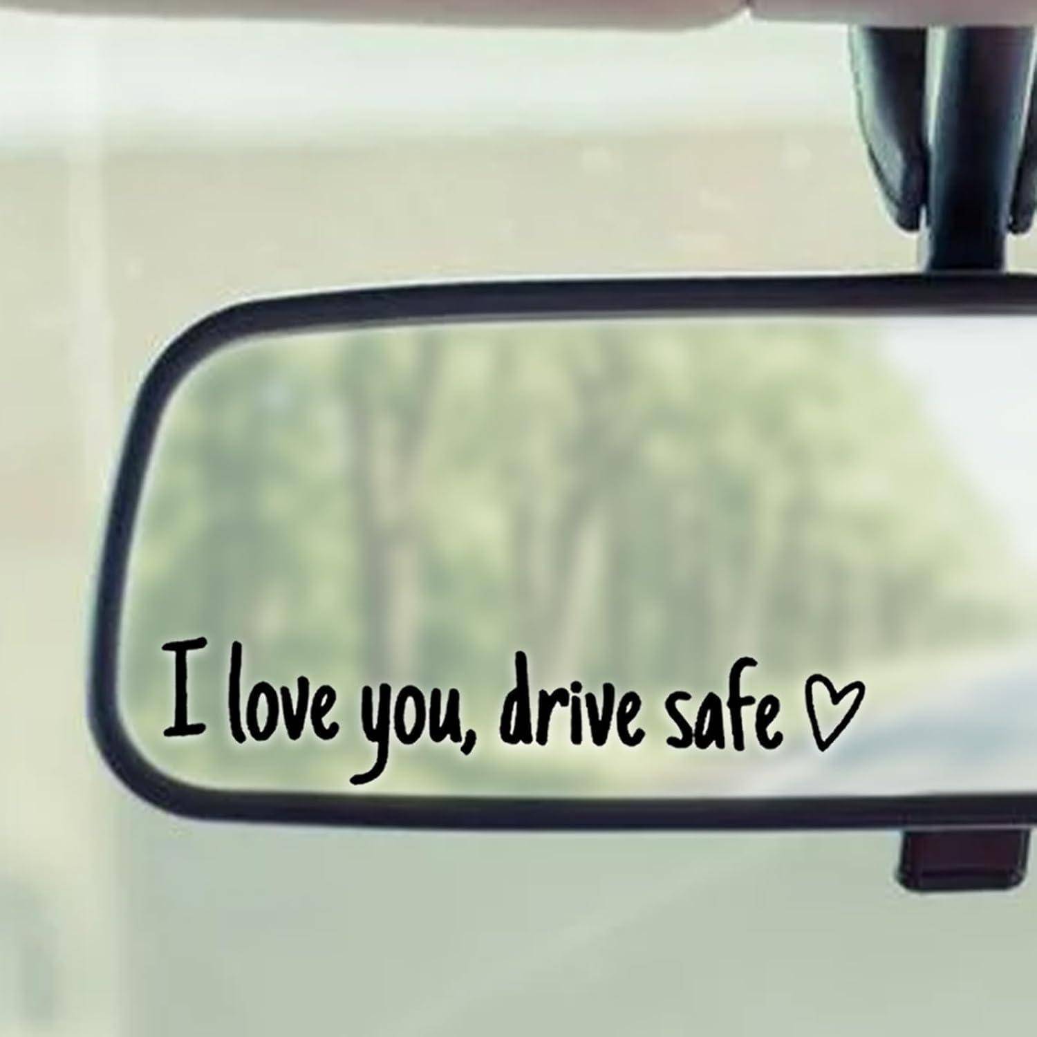 Autospiegel mit der Nachricht „Ich liebe dich, fahre sicher
