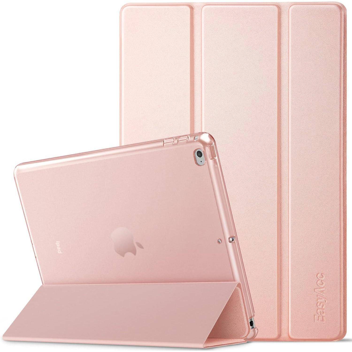 Rosegold-iPad in einem schlanken Schutzetui, von vorne und hinten gezeigt, mit sichtbarem Apple-Logo.
