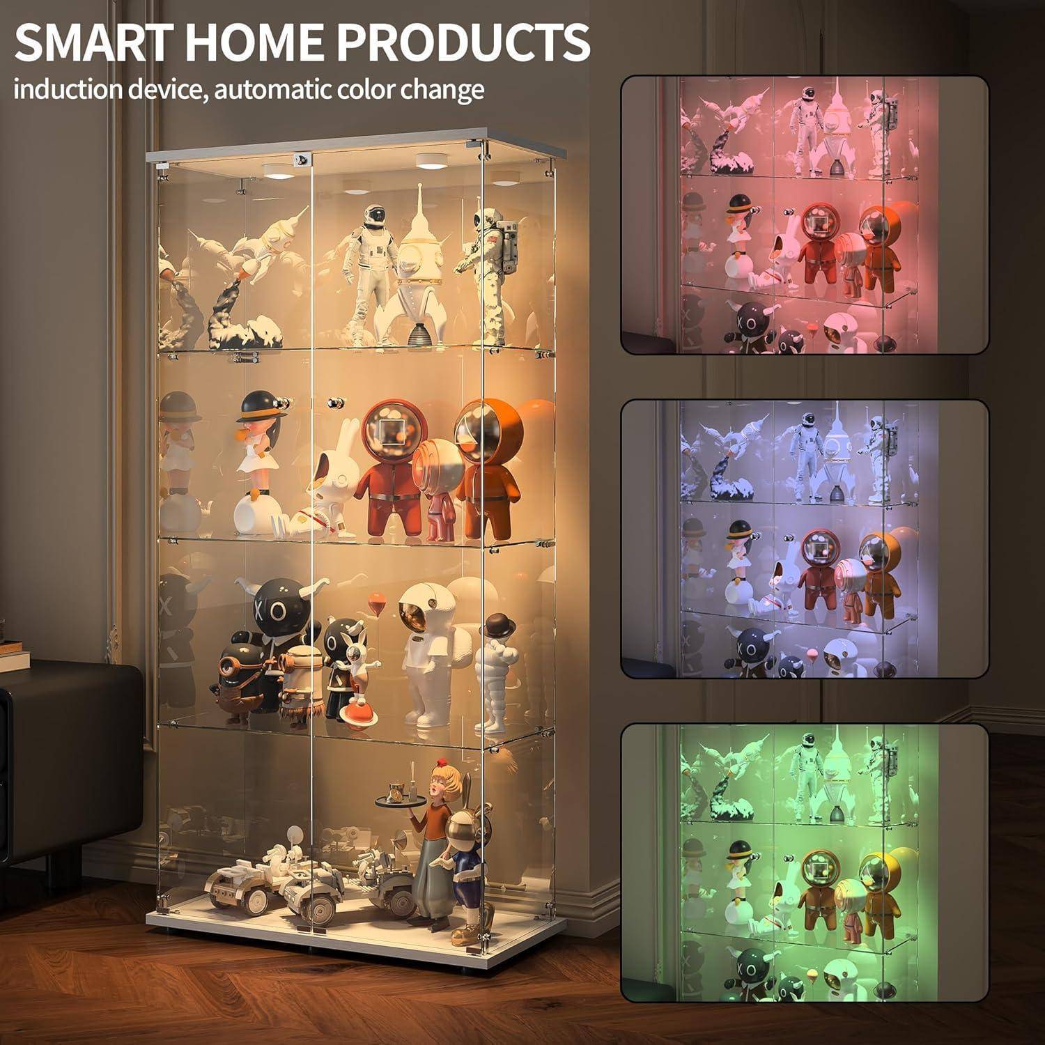 Intelligente Vitrine mit Glastüren und Sammlerfiguren, mit automatischer farbwechselnder LED-Beleuchtung in den Modi Warmweiß, Rosa, Weiß und Grün.