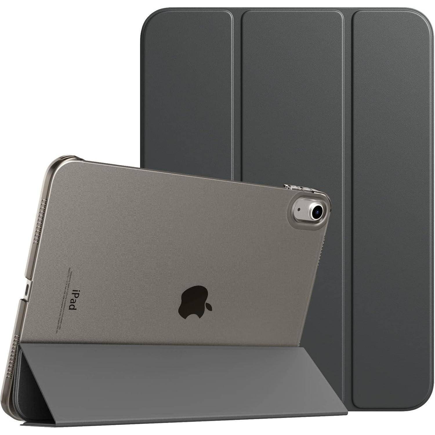Ein iPad in einer grauen Folio-Schutzhülle, gezeigt mit der Rückseite nach vorne und dem sichtbaren Apple-Logo, mit dem Deckel in einer Ständerposition gefaltet.