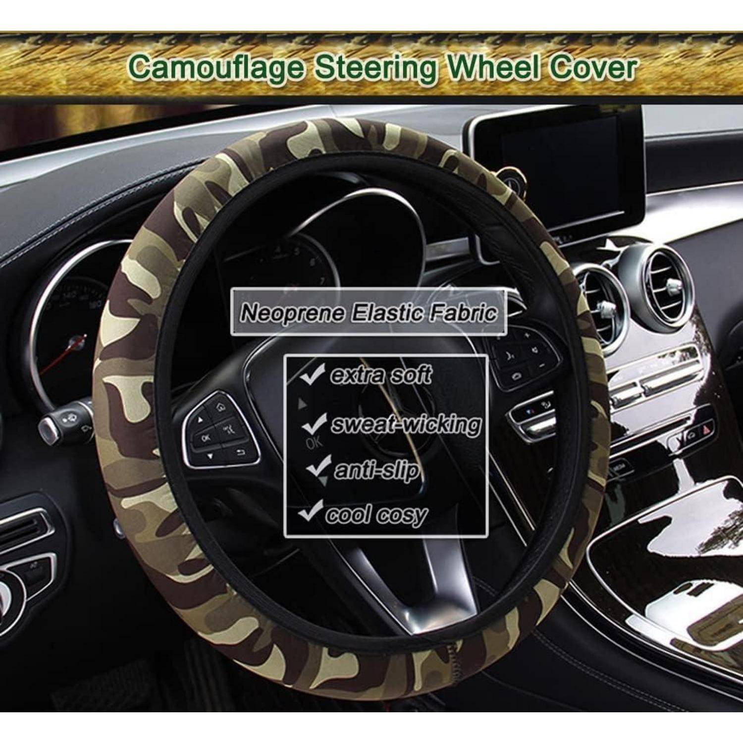 Camouflage-Lenkradbezug auf einem Autolenkrad, gekennzeichnet als „Neopren-Elastischstoff" mit folgenden Eigenschaften: extra weich, schweißableitend, rutschfest, kühl und gemütlich.