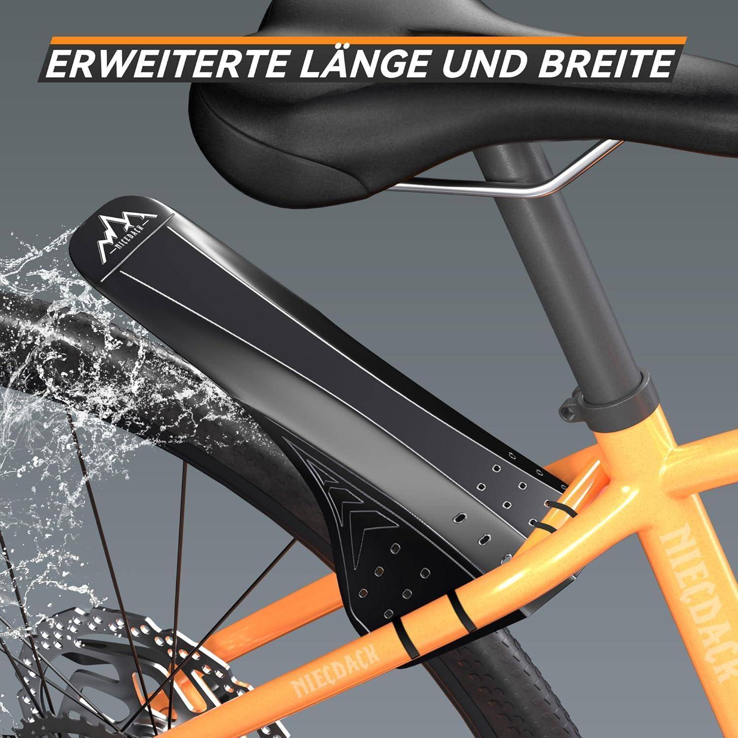 Nahaufnahme eines Fahrradstreben und des Hinterrads mit einem schwarzen hinteren Schutzblech; deutscher Text lautet „ERWEITERTE LÄNGE UND BREITE" und „NIEDDACH"".