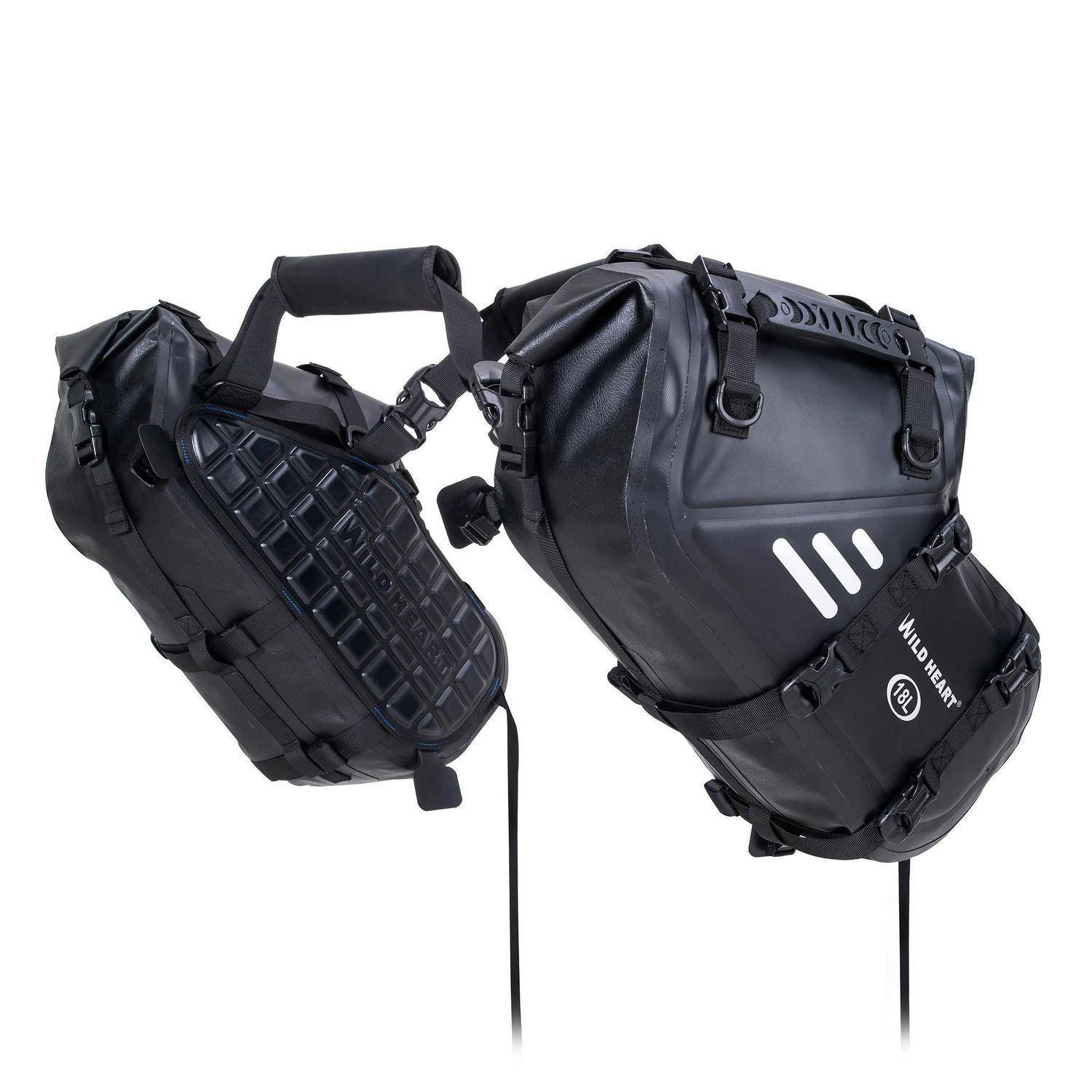 Schwarze wasserdichte Motorrad-Satteltaschen mit Riemen und reflektierendem Logo, auf weißem Hintergrund dargestellt.