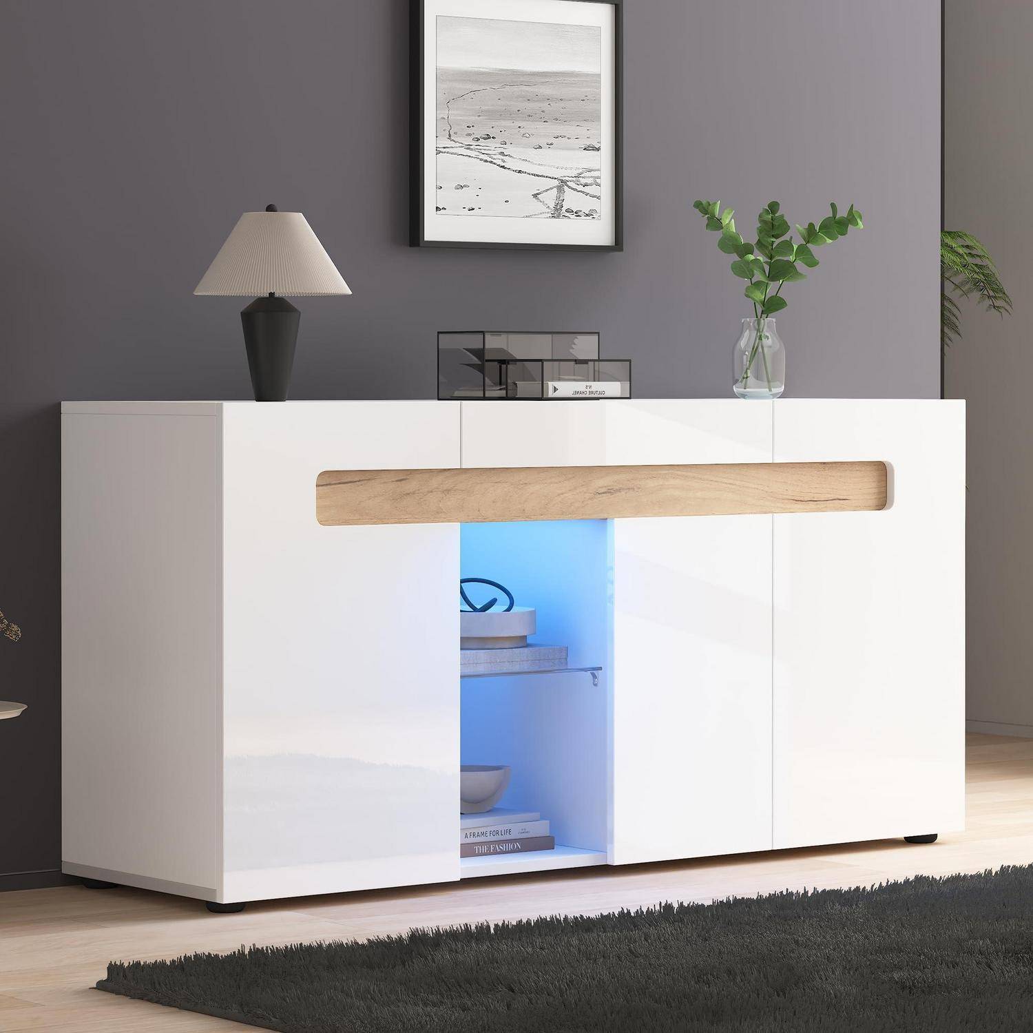 Modernes weißes Sideboard mit Holzakzent und blau beleuchteter offener Regalfläche, ergänzt mit Lampe, Rahmen und Vase in einem minimalistischen Raum.