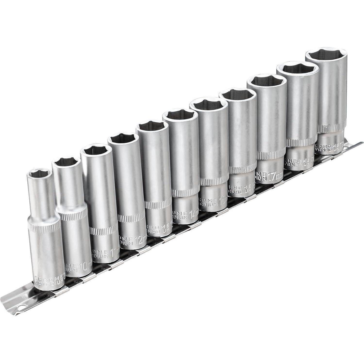 Satz von 12 Chrom-Stecknuss-Aufsätzen angeordnet auf einer Schiene, in aufsteigender Größe angezeigt.