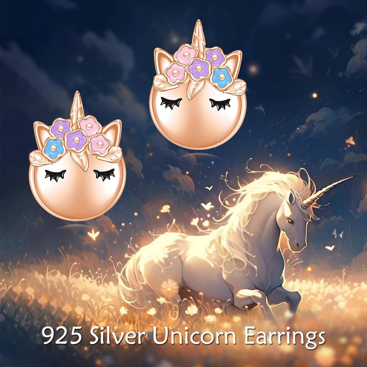 Werbebild mit zwei silbernen Einhornohrrringen und einem leuchtenden weißen Einhorn in einem mondbeleuchteten Feld, mit dem Text „925er Silber Einhornohrringe
