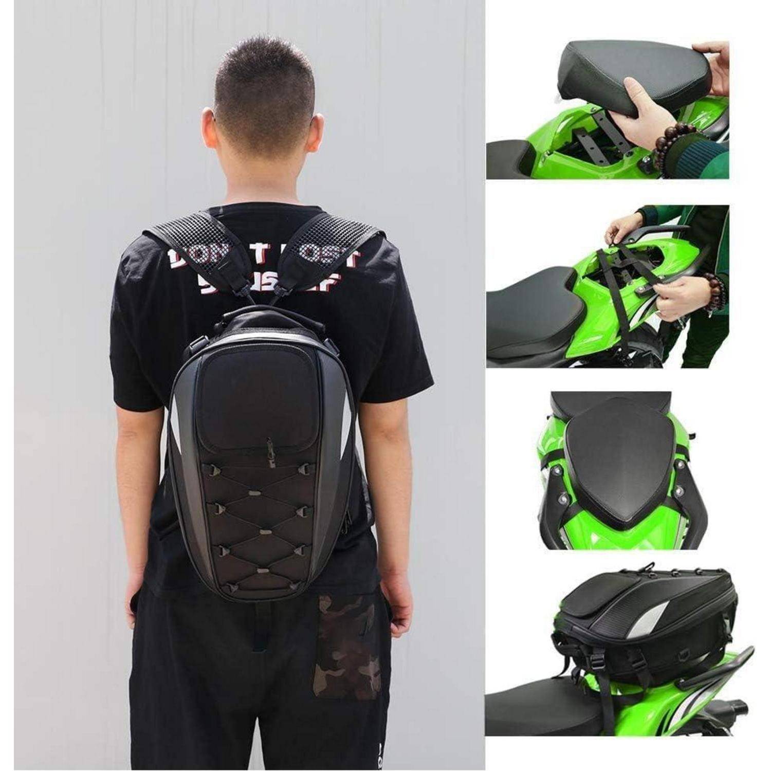 Motorradfahrer, der einen schwarzen Rucksack trägt, der sich in ein Sitzkissen umwandelt, mit eingefügten Bildern, die zeigen, wie er an den Hintersitz eines grünen Sportmotorrads befestigt wird.