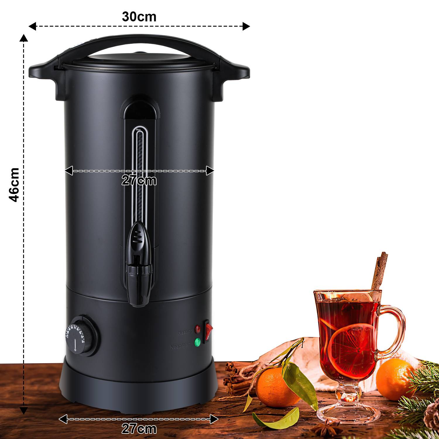 Schwarzer elektrischer Getränkespender mit Zapfhahn, dargestellt mit Abmessungen von 30 cm Breite und 46 cm Höhe, neben einem Glas Tee und Orangen auf einem Holztisch.