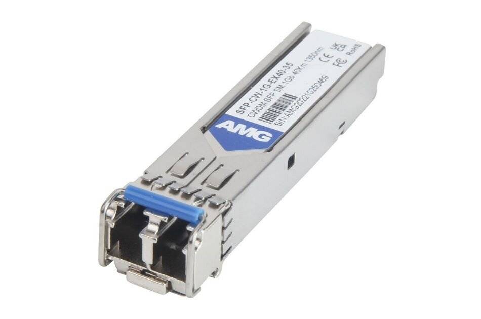 Ein Faseroptik-Transceiver-Modul mit einer blauen Verriegelung, dargestellt auf weißem Hintergrund.