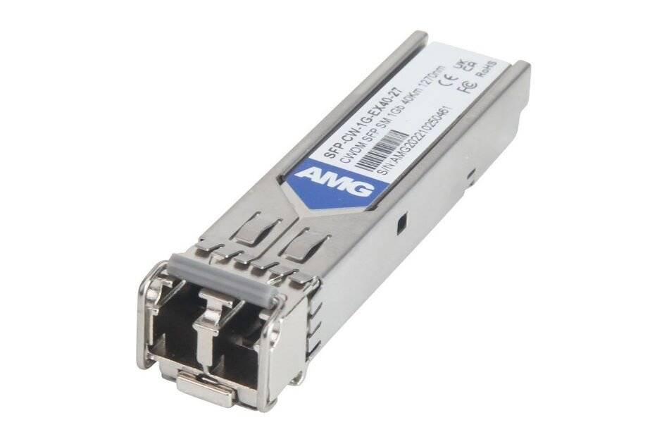 Silbernes, hot-swap-fähiges Glasfaser-Transceiver-Modul mit Metallgehäuse und Front-Anschlussport, dargestellt auf weißem Hintergrund.