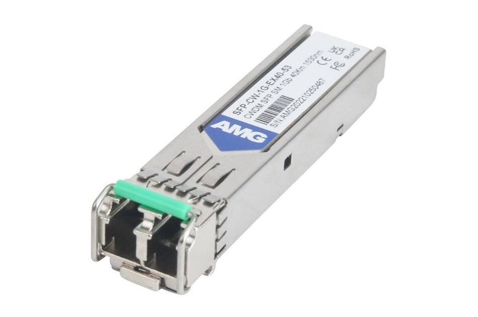 SFP-Glasfaser-Transceiver-Modul mit Metallgehäuse und grüner Verriegelung, auf weißem Hintergrund dargestellt.
