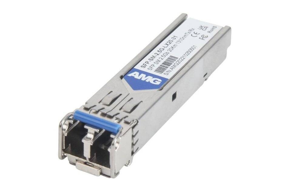 Silberfarben Lichtwellenleiter-SFP-Transceiver-Modul mit blauem Riegel und Frontverbinder auf weißem Hintergrund.