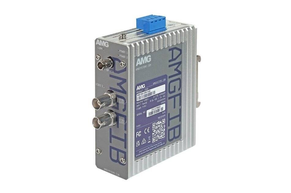 Kompaktes AMG-Industriemodul mit drei vorderen koaxialen Anschlüssen und einem blauen Stecker oben, abgebildet auf weißem Hintergrund.
