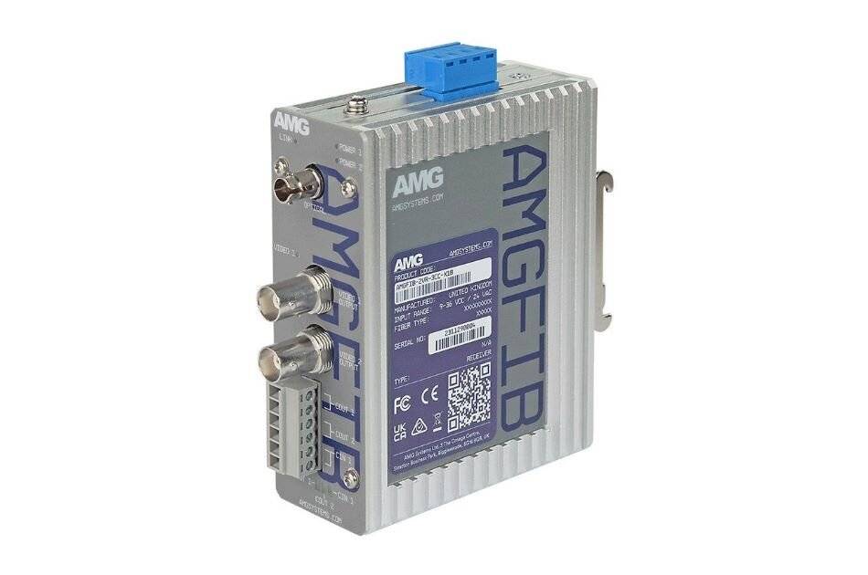 Bild eines grauen AMG-Industrieelektronikmoduls mit blauen Anschlussblöcken und seitlichen Steckverbindern, dargestellt auf weißem Hintergrund.