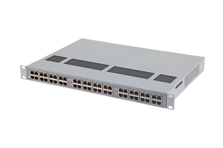 Netzwerk-Switch im Rack-Format mit mehreren Ethernet-Anschlüssen auf der Frontplatte.
