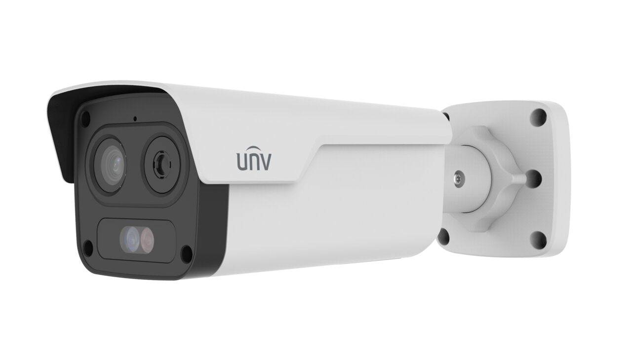 Weiße Uniview-Bullet-Sicherheitskamera auf einer Wandhalterung montiert, die Doppellinsen und Infrarotsensoren auf einem schwarzen Frontpanel zeigt.