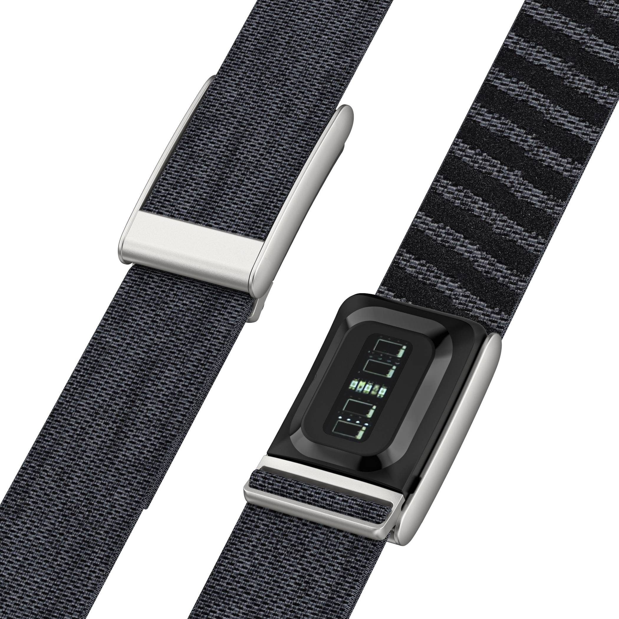 Zwei schwarze gewebte Uhrenarmbänder mit silbernen Metallschnallen, eines zeigt ein rechteckiges digitales Smartwatch-Display auf einem schlichten weißen Hintergrund.