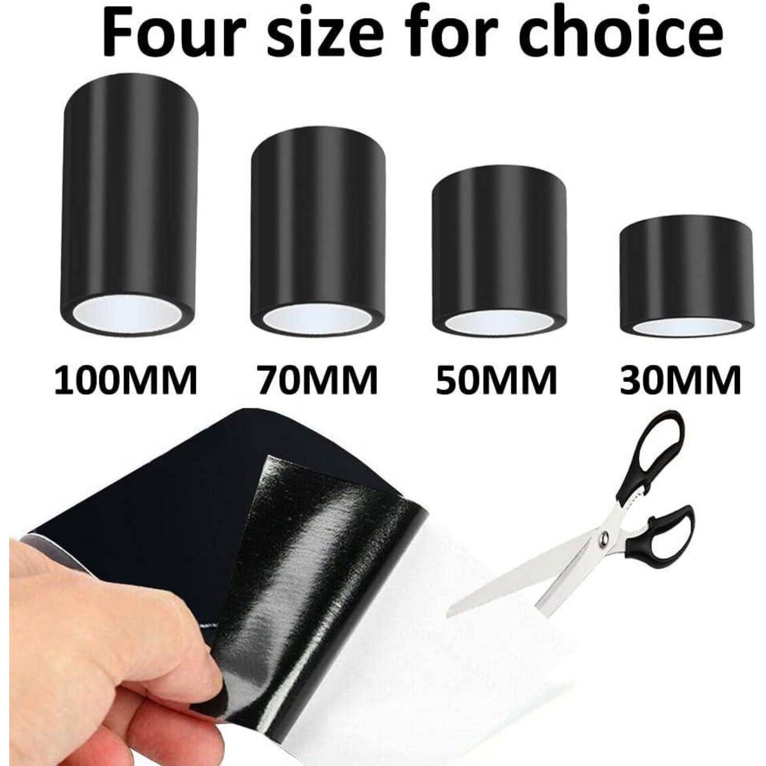 Produktbild mit vier schwarzen zylindrischen Größen mit den Bezeichnungen 100MM, 70MM, 50MM und 30MM, plus eine Hand, die flexible schwarze Klebstofffolie mit einer Schere zum Schneiden abzieht.