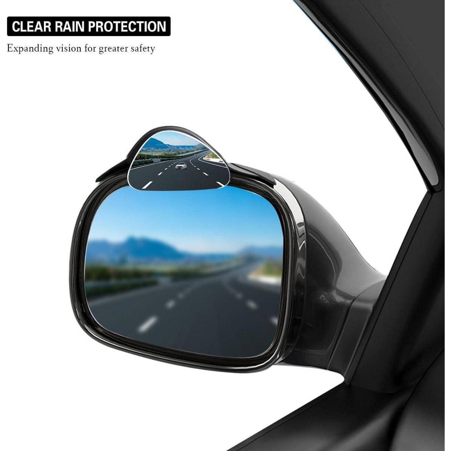 Außenspiegel des Autos mit einem transparenten Regenschutzstreifen, der eine schärfere Rückansicht ermöglicht; der Text lautet „KLARER REGENSCHUTZ