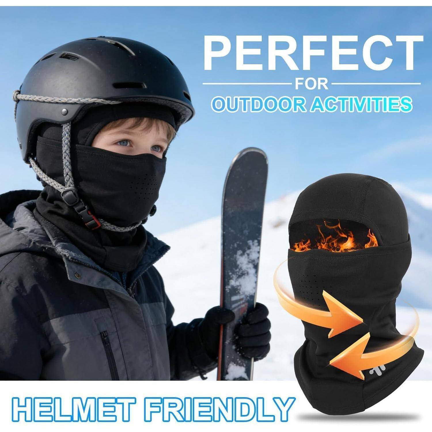 Person in Skiausrüstung mit Sturmhaube und Helm neben einem Ski; Text besagt „PERFEKT FÜR OUTDOOR-AKTIVITÄTEN