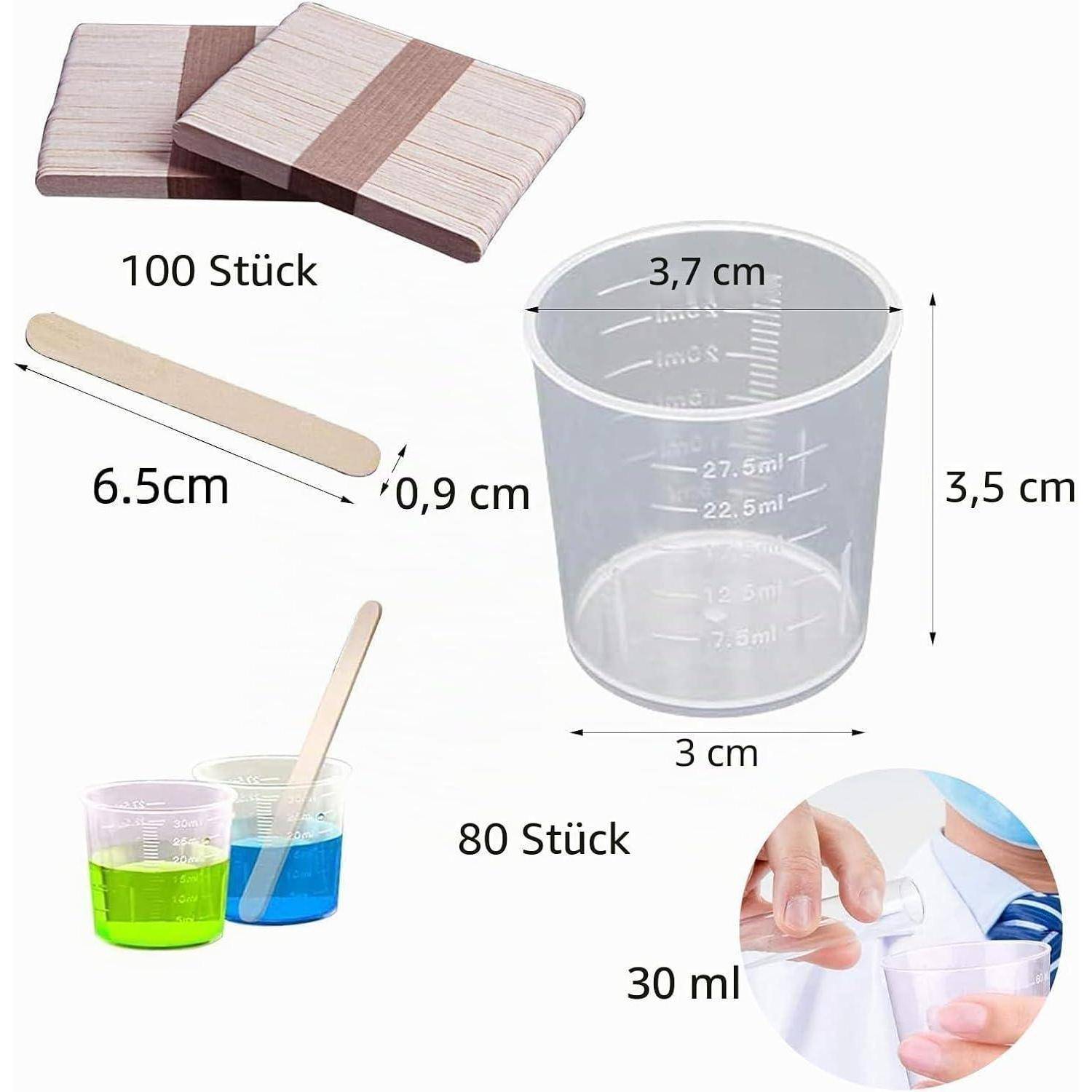 Produktbild von Holzrührstäbchen und einem durchsichtigen 30-ml-Einwegbecher, beschriftet mit „100 Stück