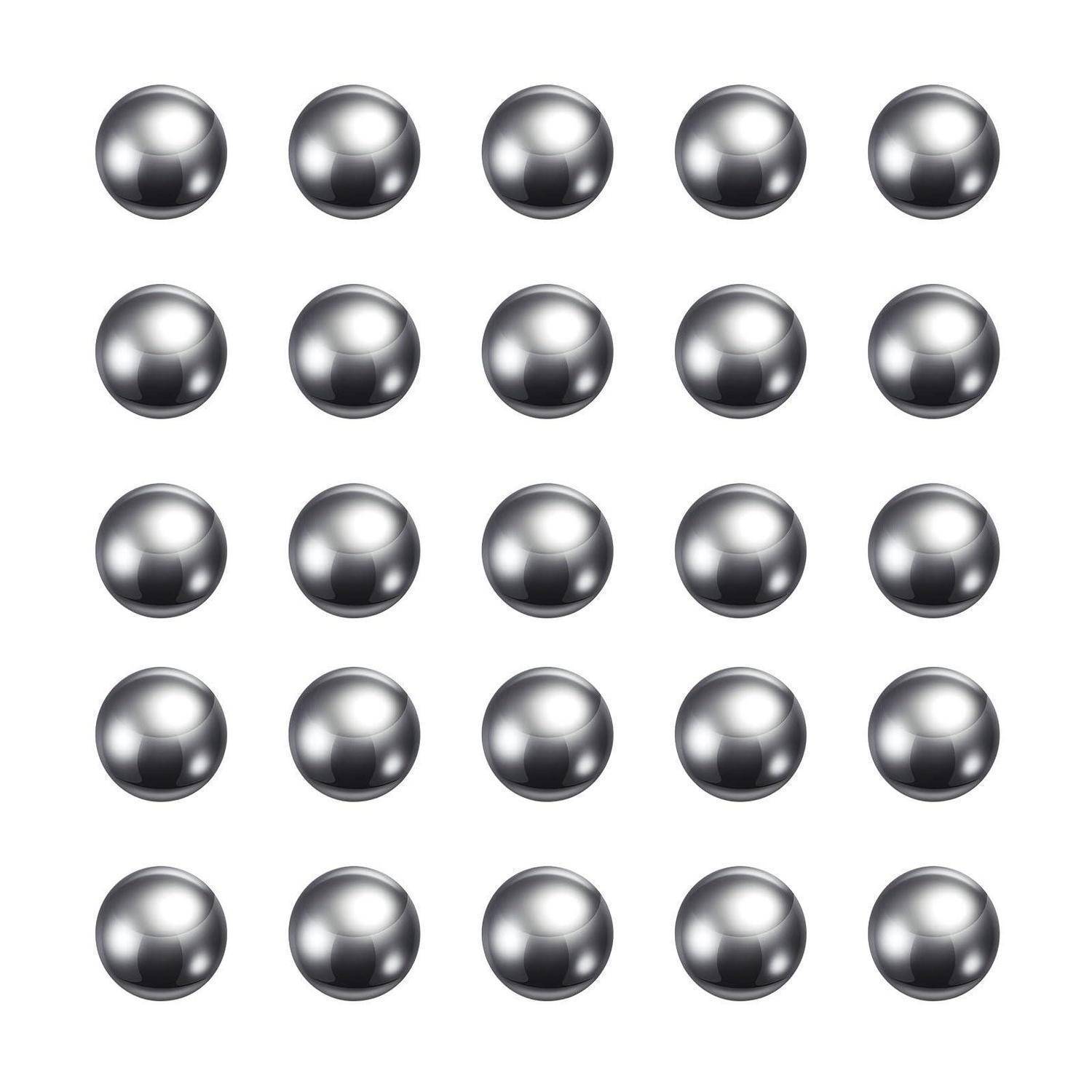 Ein Fünf-mal-fünf-Gitter aus glänzenden metallischen Kugeln auf weißem Hintergrund.