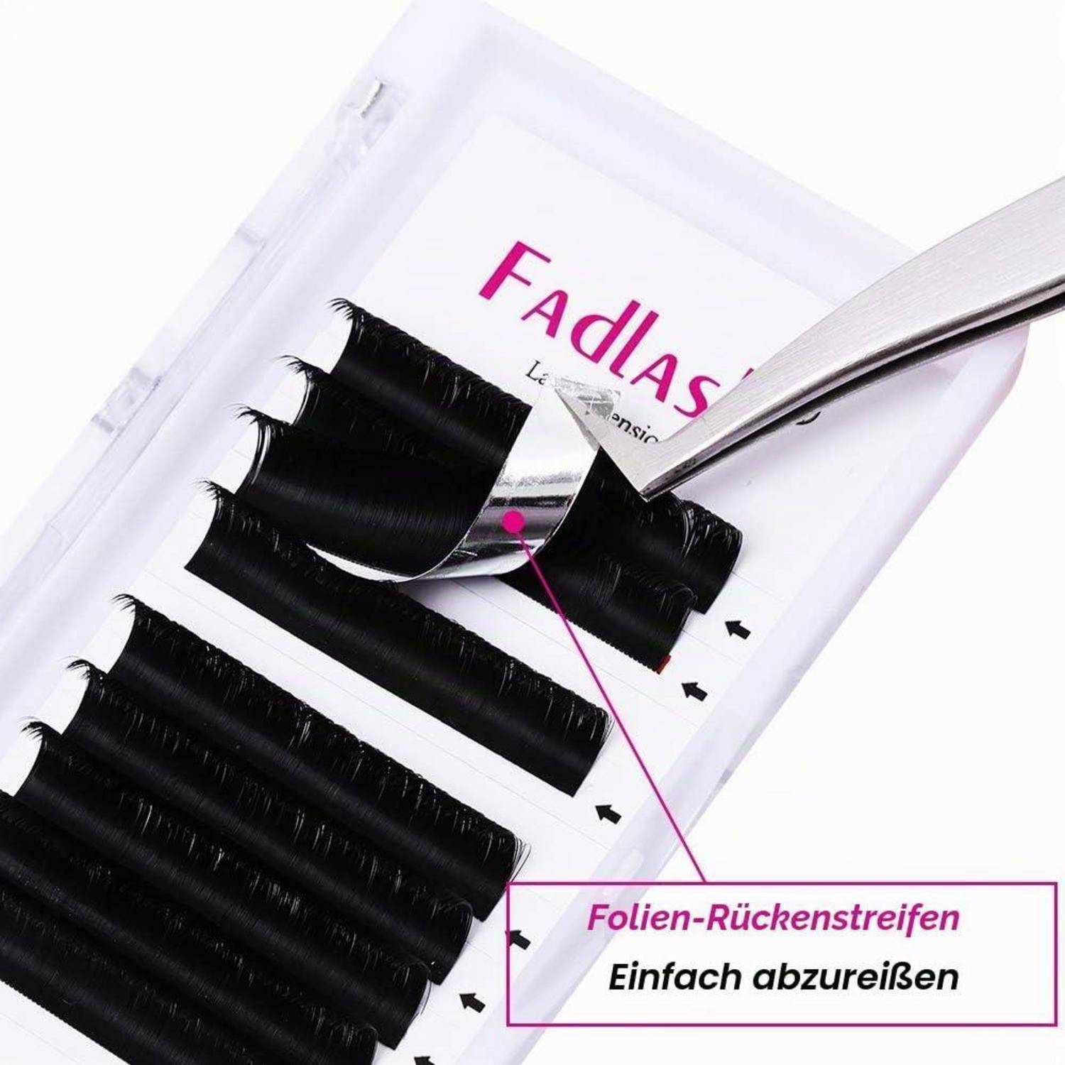 Mit einer Pinzette wird ein schwarzer Wimpernverlängerungsstreifen von einem 