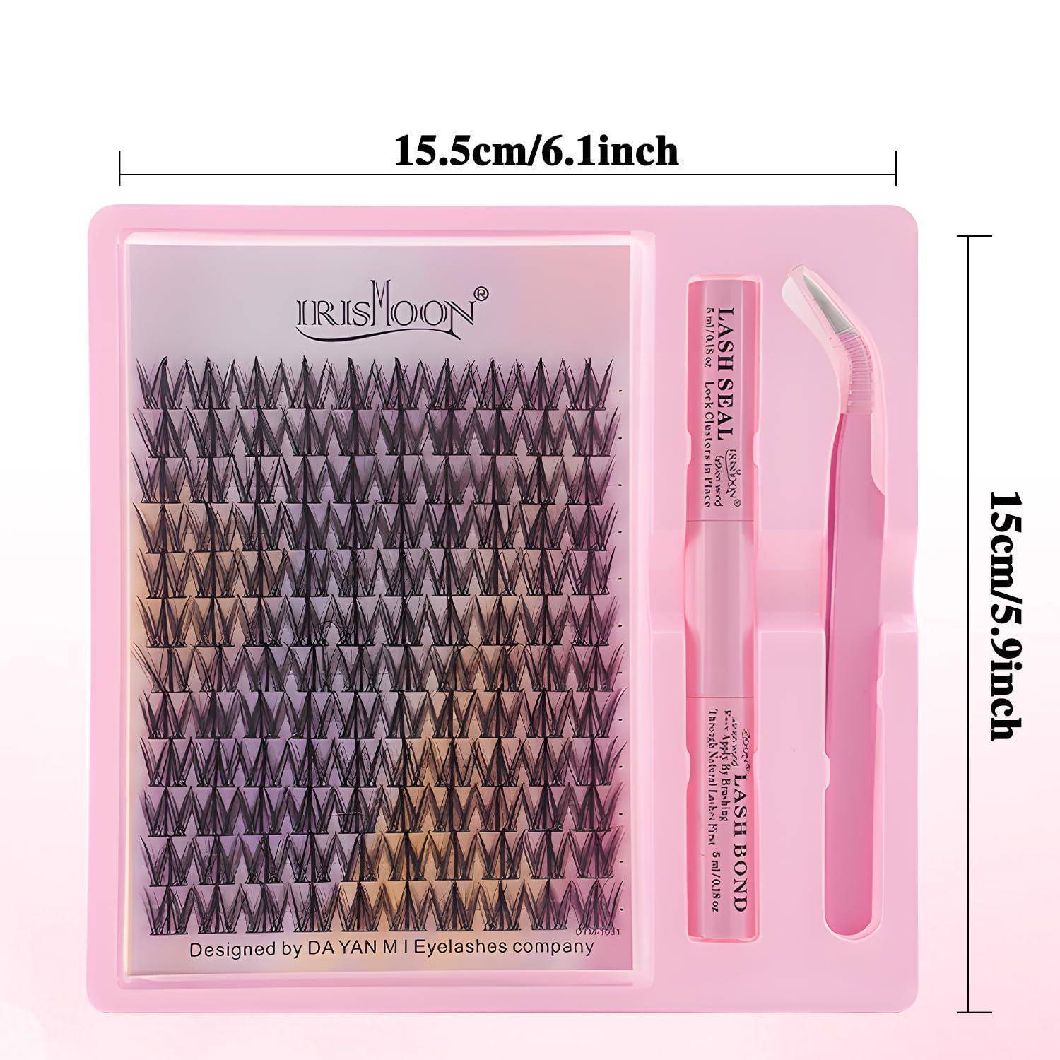 Kit zur Wimpernverlängerung in Rosa mit einem Tablett falscher Wimpern, Wimpernsiegel, Wimpernkleber und Pinzette, beschriftet mit 15,5 cm x 15 cm.