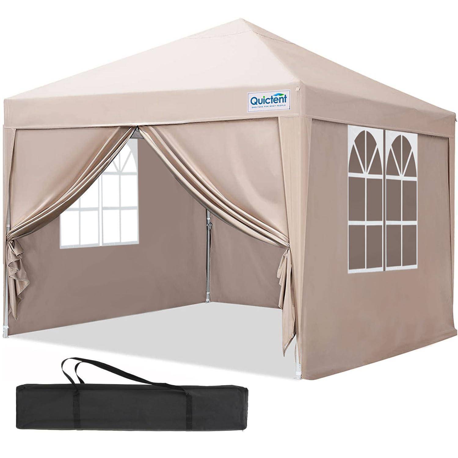 Beige Pop-up Pavillon mit Vorhangeingang, Fensterpaneelen und Transporttasche wie unten gezeigt.